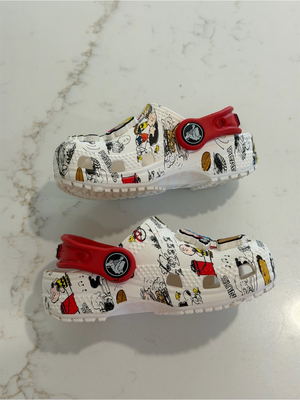 Peanuts Print Kids Clogs with Red Strap - Picture 4 of 6
